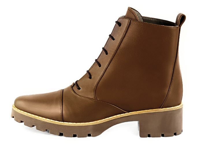 Caramel brown women's ankle boots with laces at the front. Round toe. Low rubber soles. Profile view - Florence KOOIJMAN